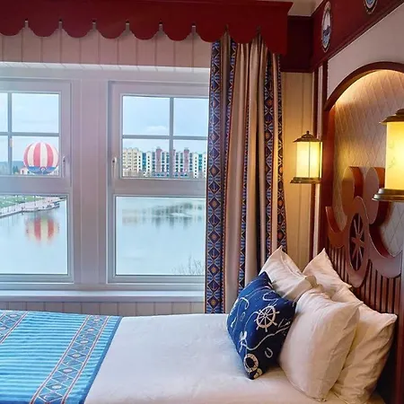 מלון Newport Bay Club 4*