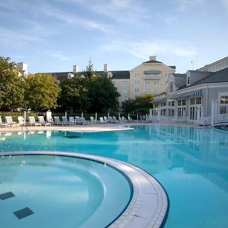 Newport Bay Club מלון 4*