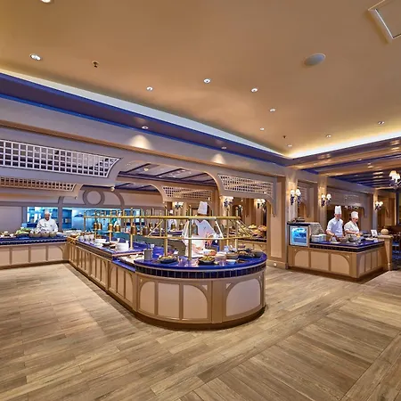 מלון Newport Bay Club