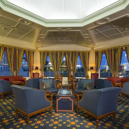 Newport Bay Club מלון