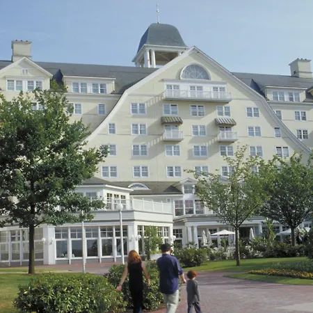 Newport Bay Club שסי