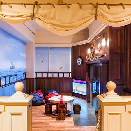 Newport Bay Club מלון 4*