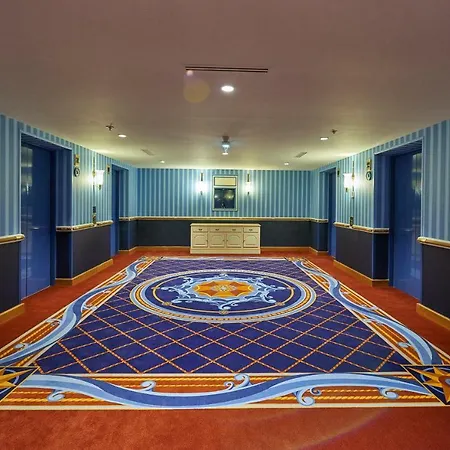 Newport Bay Club Hotel 4*
