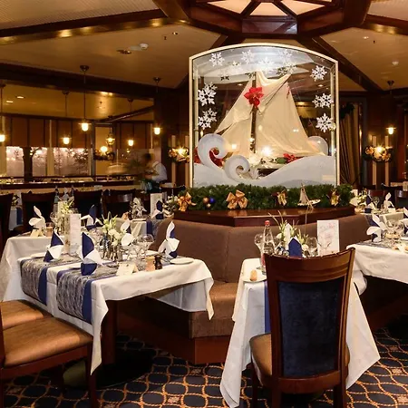 Newport Bay Club שסי
