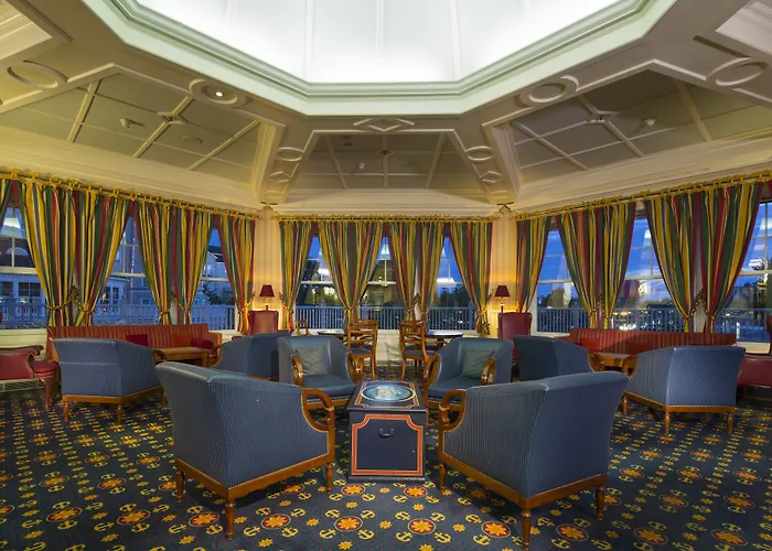 Newport Bay Club Hotel