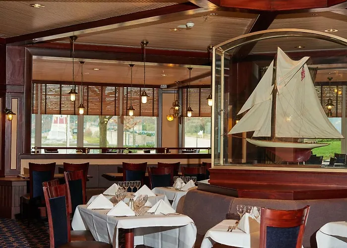 Newport Bay Club Hotel 4*