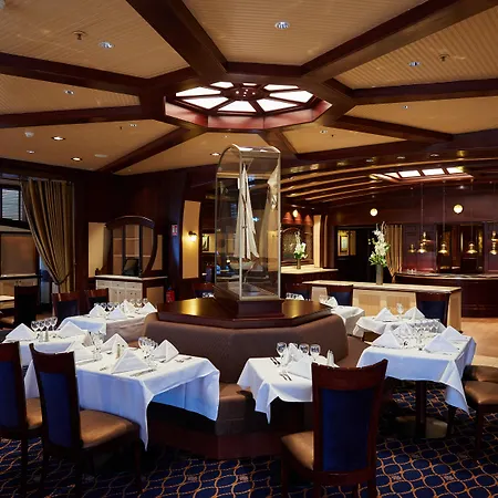 Newport Bay Club Hotell 4*